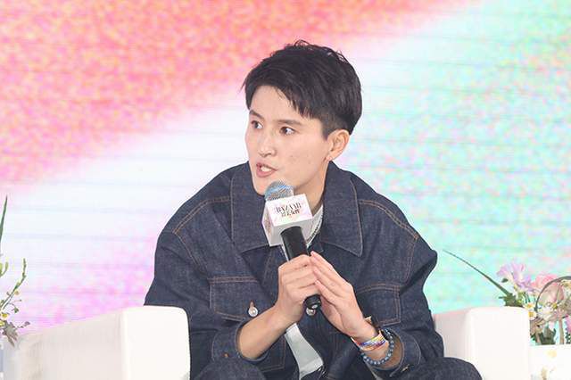 说完，也不等他开口，叶辰便急忙出了门。